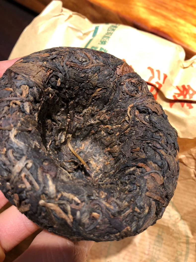 2001年猛海傣文甲級沱茶，無R標老生茶沱！ 普洱茶 BUASHOP普洱老茶