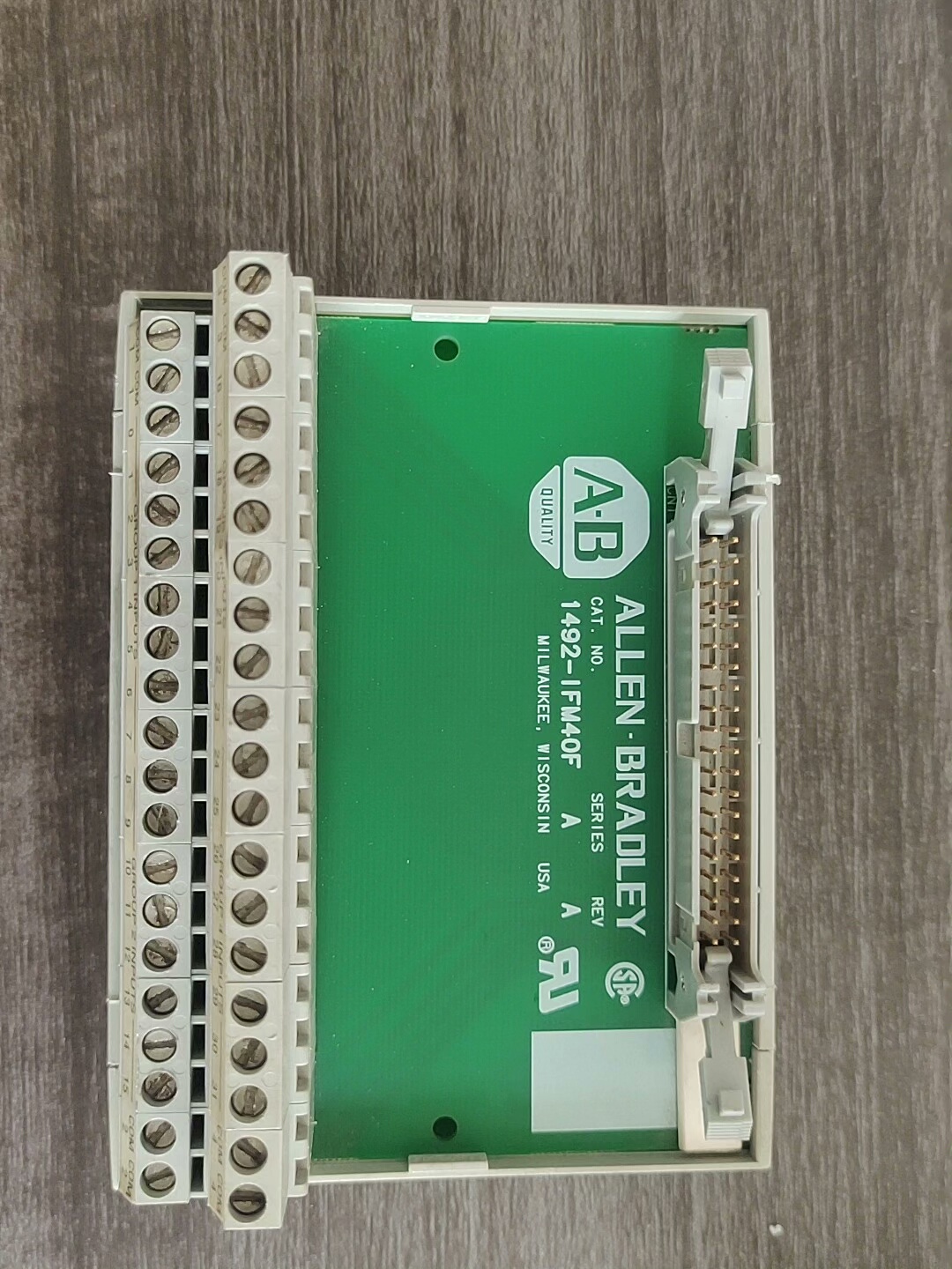 AB罗克韦尔1492-1FM40F在售！成色如图所示！