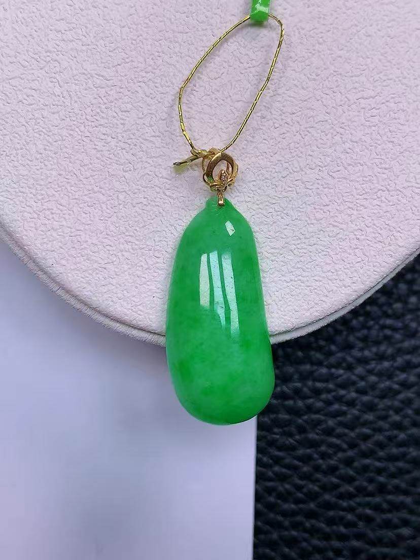 天然真品翡翠正品 水润细腻气质18k金镶嵌冰阳绿满阳色福瓜吊坠