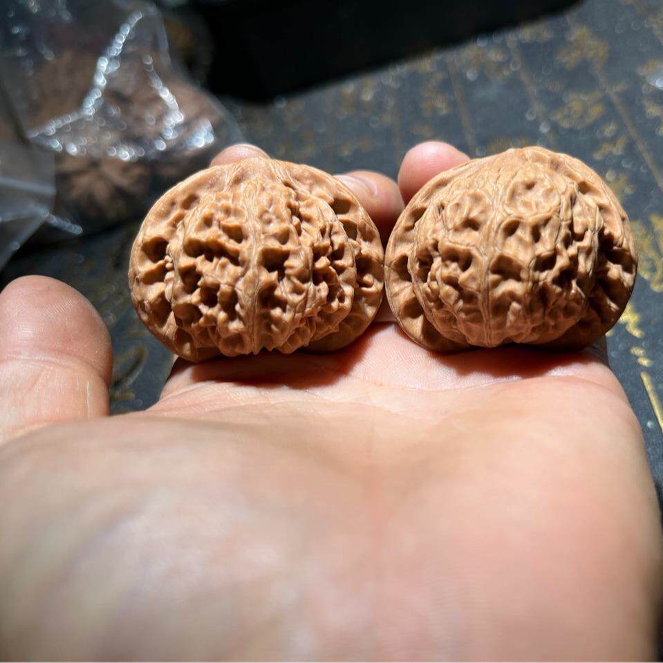 把精品文玩核桃灯狮子宫头老果树的子配对手件古玩NZY木制木艺
