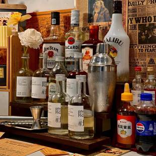 家用小型酒架桌面置物架多层阶梯式收纳架复古实木陈列架整理架