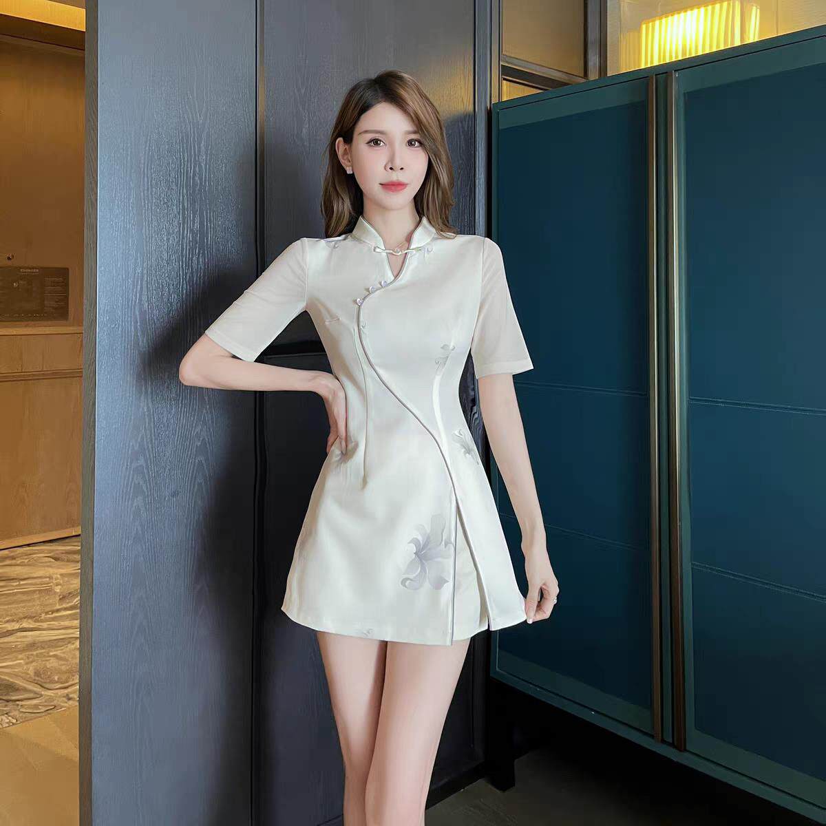 中式减龄旗袍套装2025新款高端足疗柔式技师工作服性感连衣裙