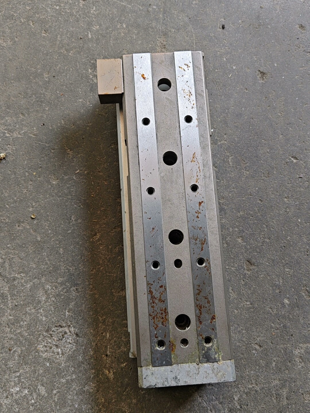 SMC钢座大滑台气缸，型号是MXQ25-125BS，现在便宜