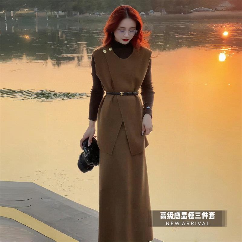 新品高级感御姐时尚套装女春秋新款不规则马甲高领打底衫半身裙三
