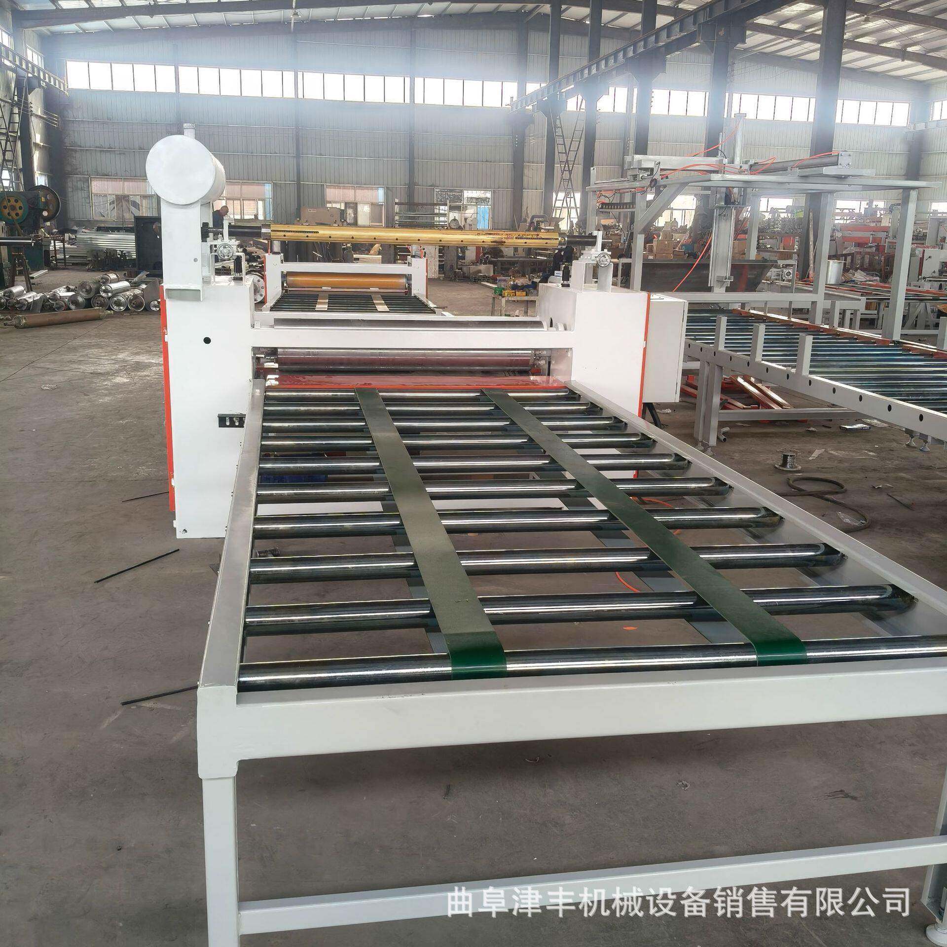 PVC塑胶地板革涂胶机 人造草坪EVA泡棉复合机 海绵皮革布料贴合机