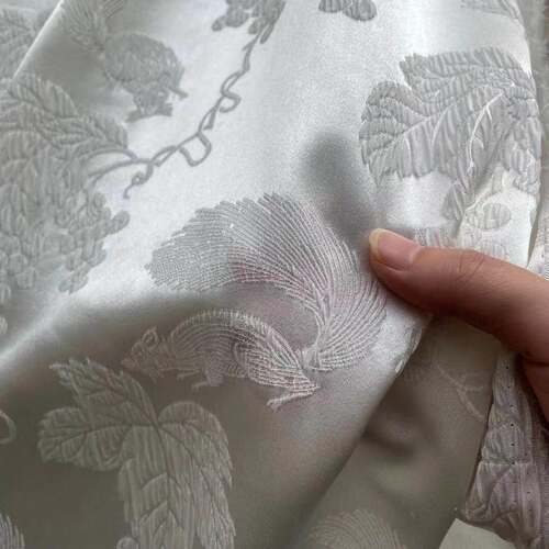 微弹旗袍汉服中式服装真丝提花压皱面料28姆140门幅松鼠葡萄 白色