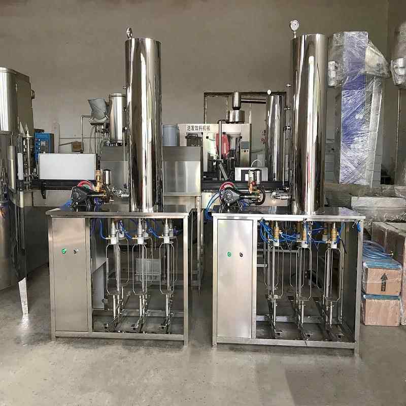 饮料生产设酸备汽水带气苏打酒验混合加气灌装机QGO碳饮老料灌实
