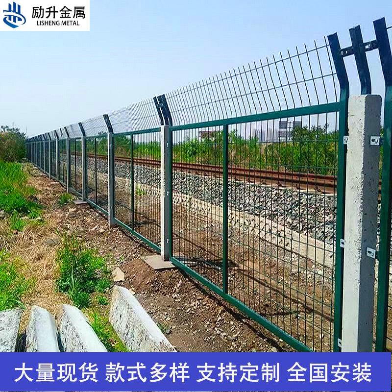 高速公路铁路框架隔离网高铁防护栅栏厂区钢丝网水泥立柱封闭网片