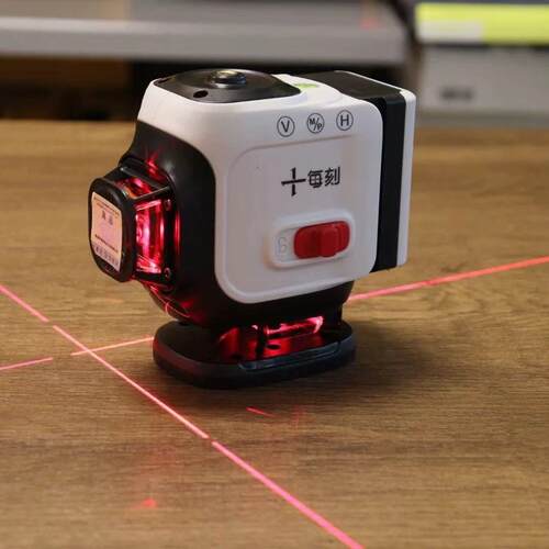 每刻12线水平仪绿光红外线贴墙室外专用高精度强光细线红光平水仪