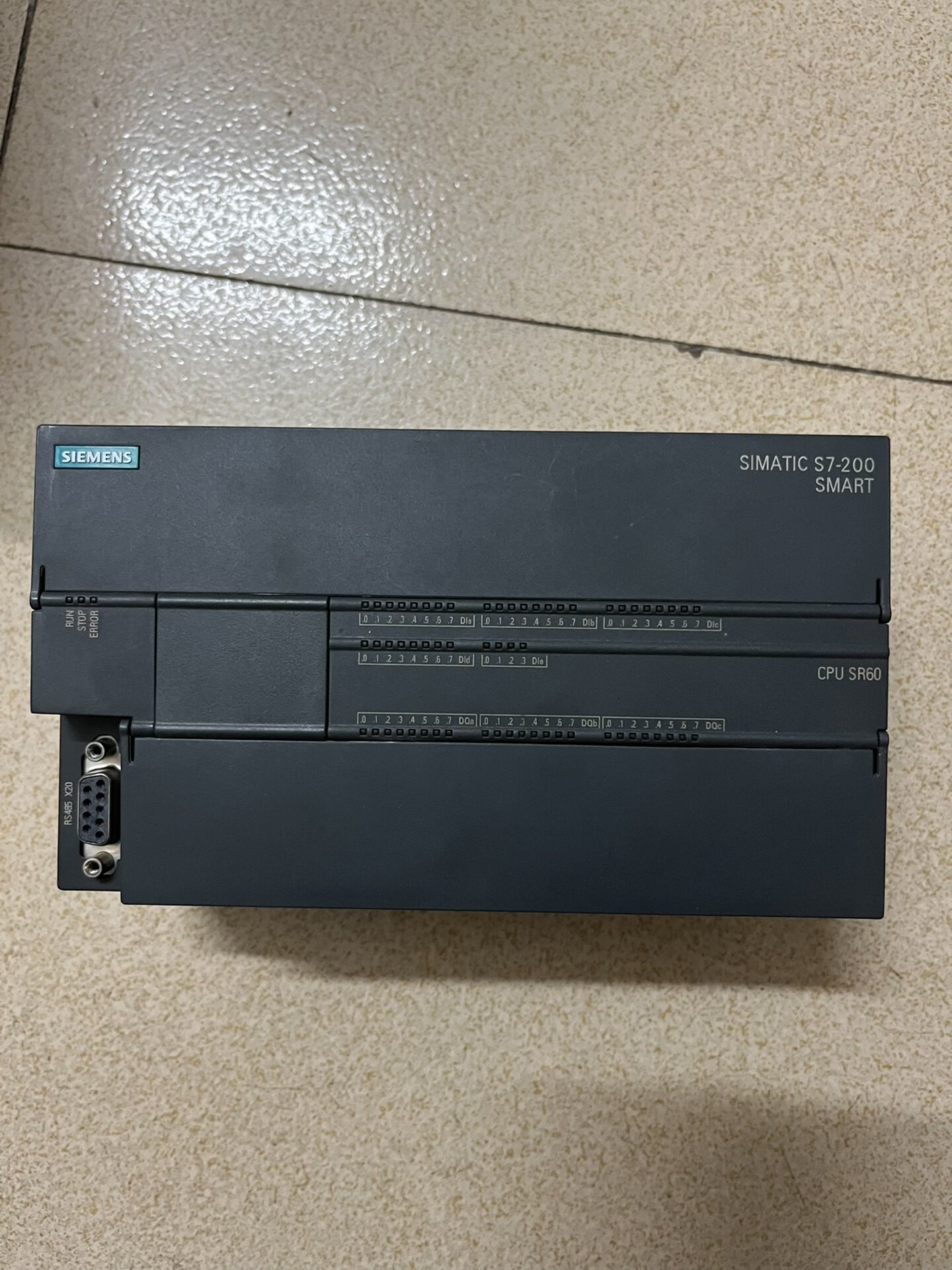 西门子288-1SR60功能正常，外观完好。