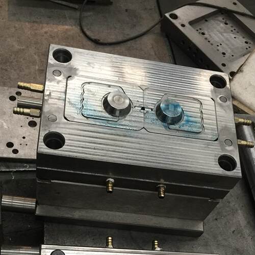 提手模具 1.5L矿泉水瓶提手注塑模具 手柄模具