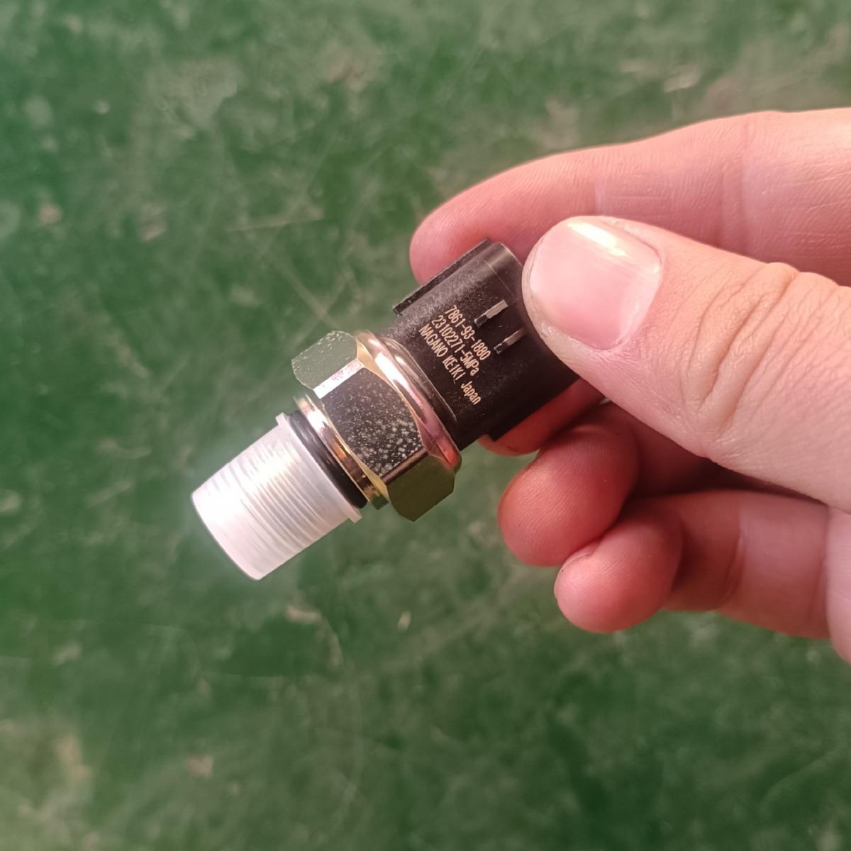 挖掘机高压共轨传感器厂家直供配件PC210-8MO高精度用途广泛