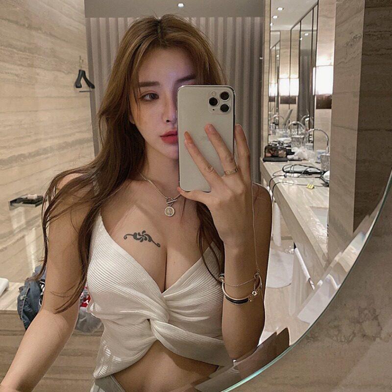 低胸领交叉短款背心修身性感针织打底上衣女装外穿式露背吊带