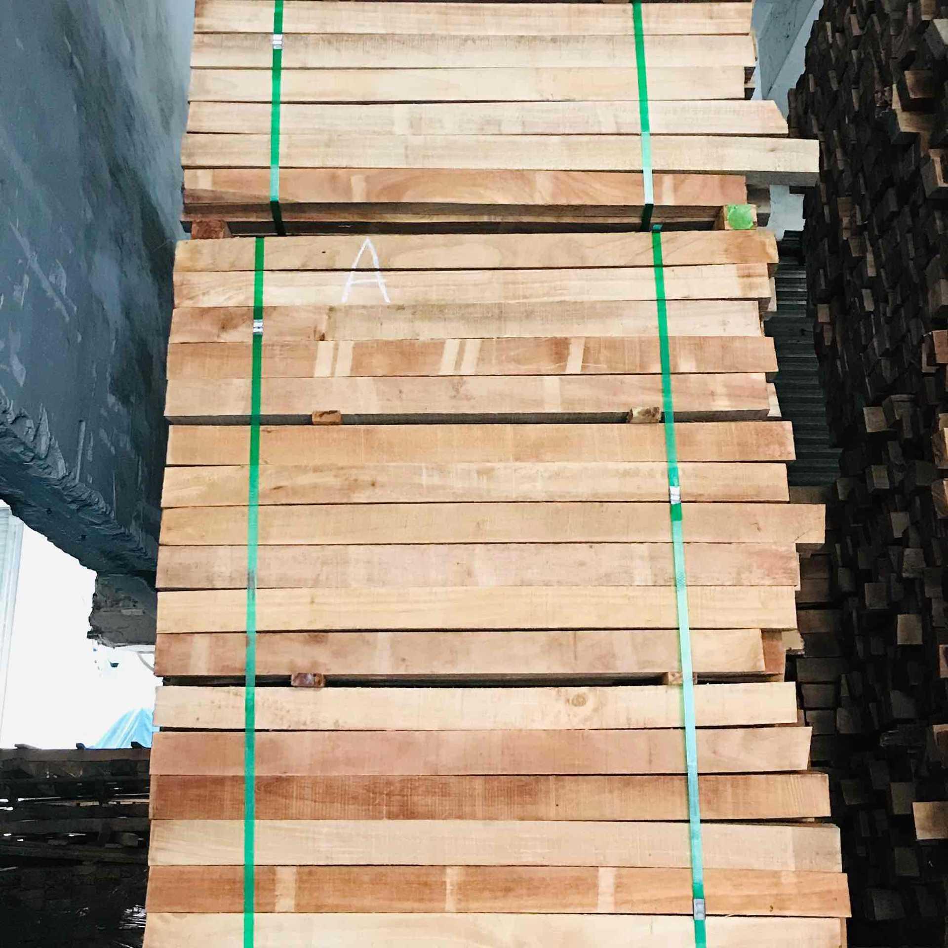 大量现货供应泰国橡胶木实木板规格方条6X6x100