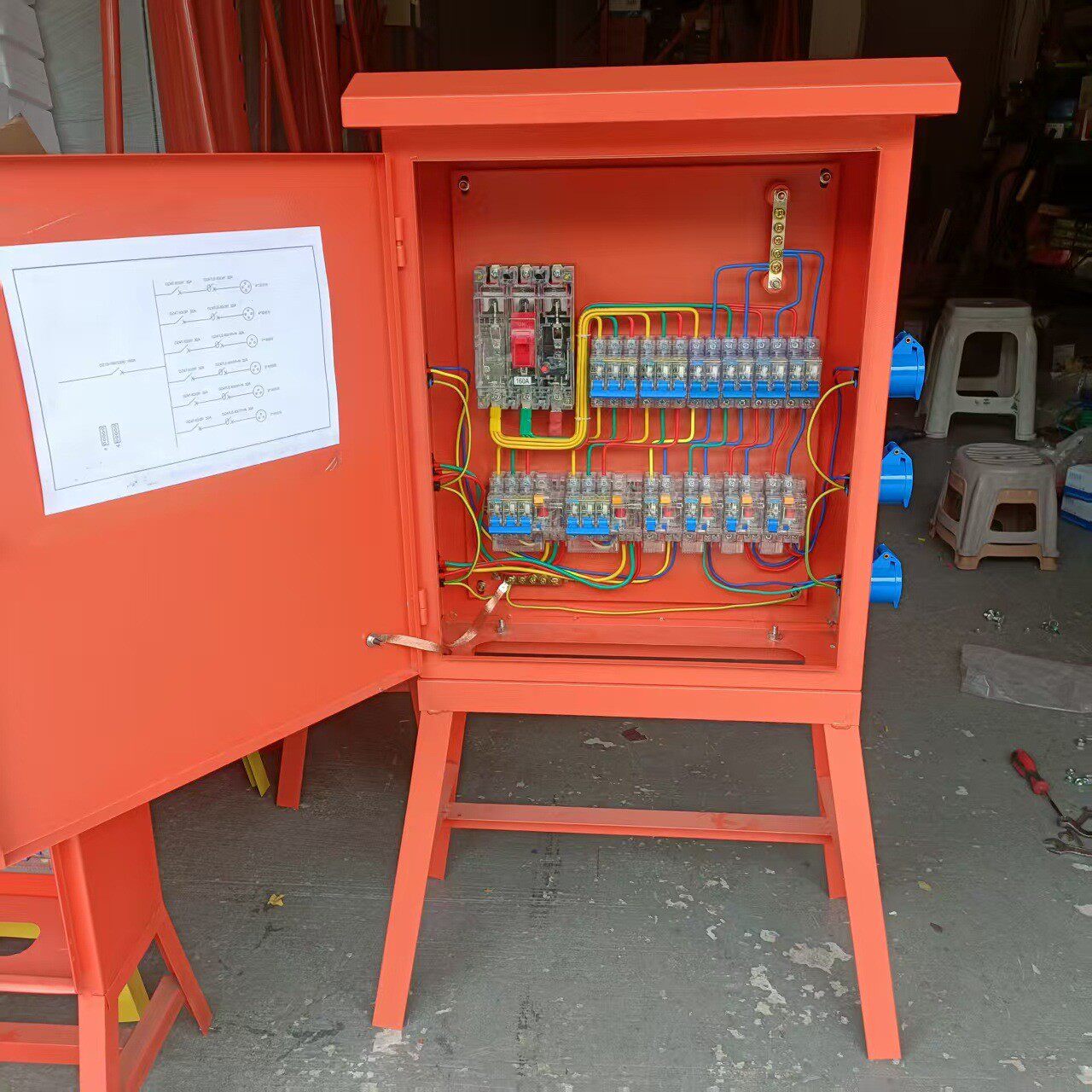 一级二级三级配电箱配电柜带脚防水工业插座2组380V4组220V附线路