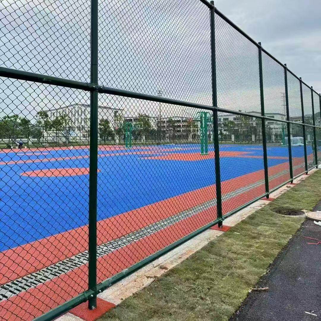 定制篮球场围栏网足球场学校户外球场围网镀锌勾花网护栏网球场