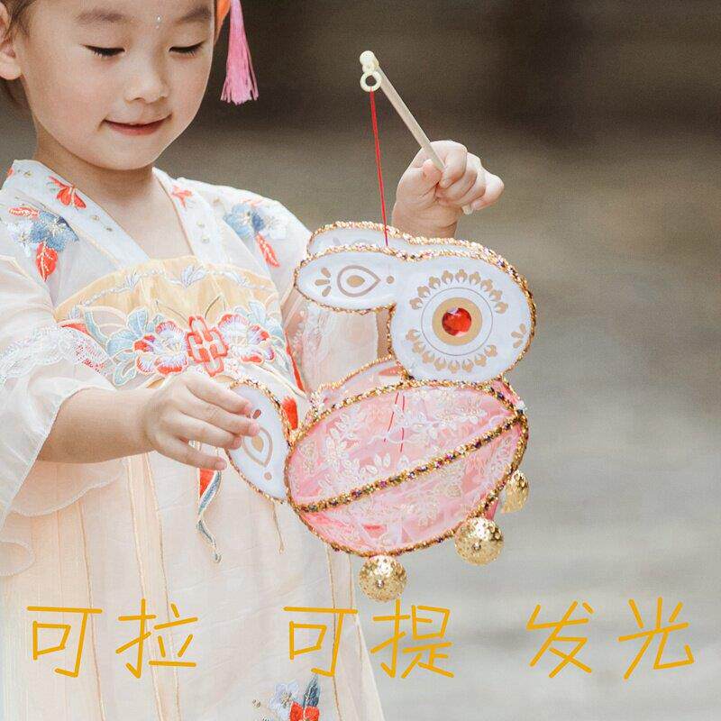 手工手提手拉两用拖拉兔灯发光滚动元宵花灯蕾丝布艺兔子电子灯笼