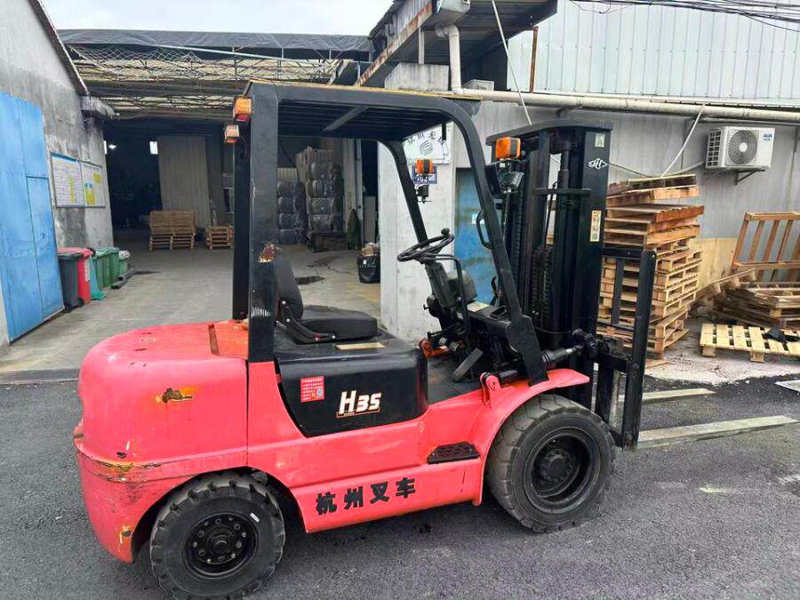 3月23日苏州(委托)资产处置杭州叉车一台,功能正常,起升3节4.5米网络拍卖公告