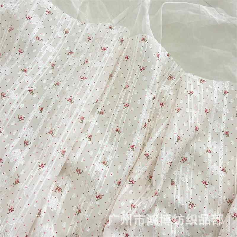 现货供应清新剪花小碎花布料 全涤纶春夏提花布料 简约连衣裙面料