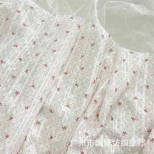 现货供应清新剪花小碎花布料 全涤纶春夏提花布料 简约连衣裙面料