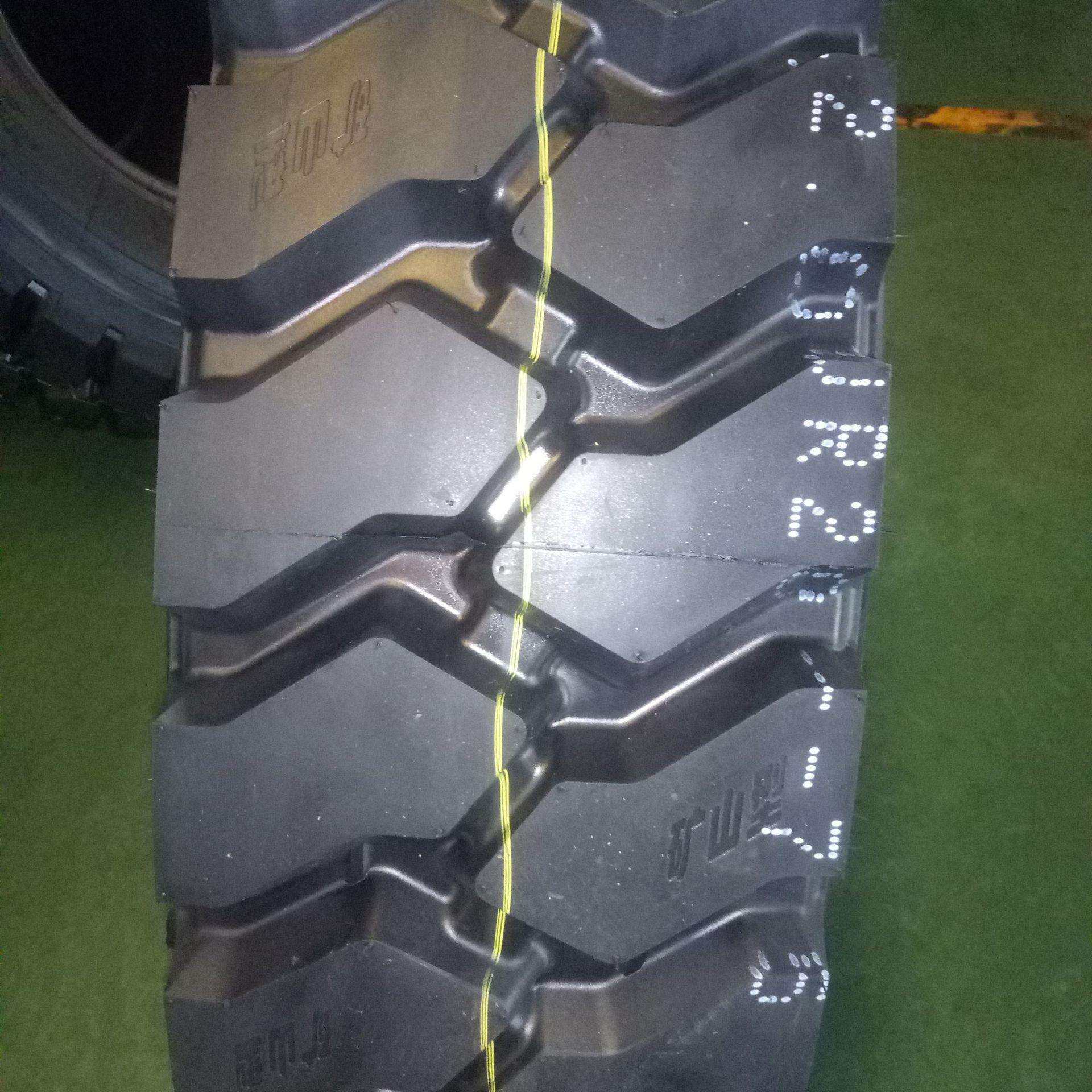 全钢丝轮胎 1200R20 900R20矿山轻卡货车轮胎工程机械厚车胎厂家