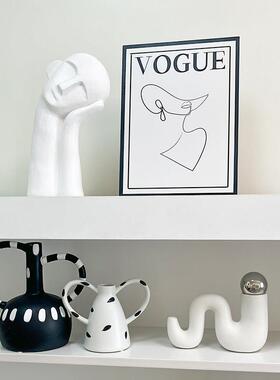 意式软装高级感客厅酒柜装饰摆饰轻奢高档书房样板房间小众艺术品