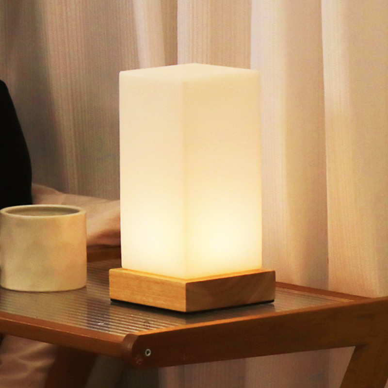 北欧简约装饰台灯创意实木餐厅书桌温馨调光小夜灯床