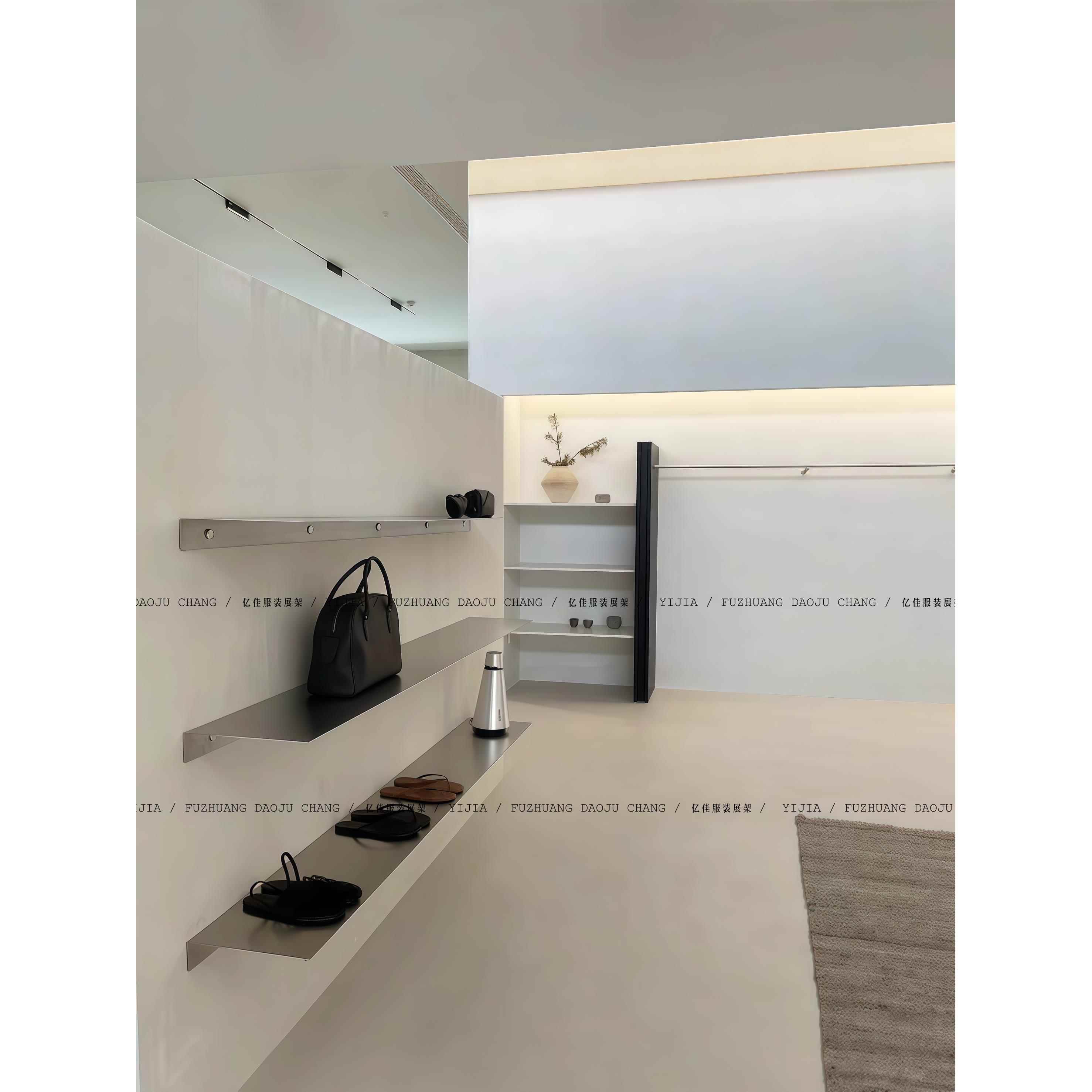 服装店层板架韩系装修风格壁挂式实心层板不锈钢鞋包展示架陈列架图片