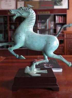 马踏飞燕摆件铜奔马家居摆设博古架装饰品仿古青铜器铜马工艺品