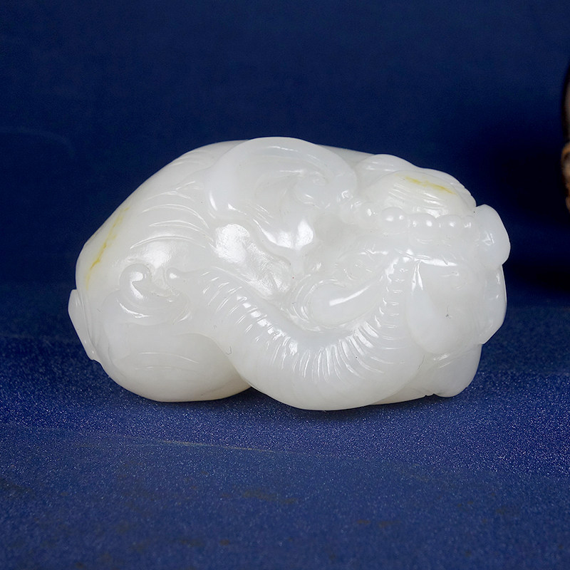 G太平有象保真新疆和田玉羊脂白白玉细料洒金皮大象手把件259.10g