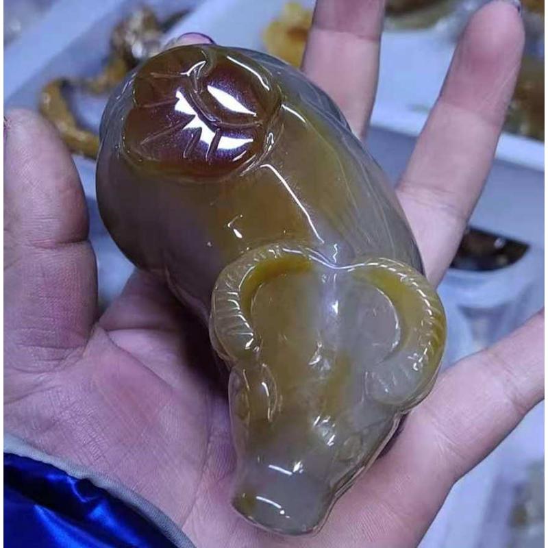 巴西冰彩玉髓手把件玉石玉髓牛把玩件男女款牛气冲天把件手玩件