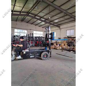 自装自卸电动三轮车 建筑工地装卸运输车 座驾式物流货物叉装车