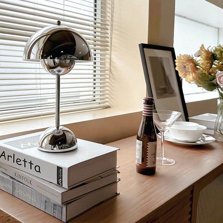 丹麦复古花苞台灯VP9北欧设计师书房氛围无线充电卧室床头小台灯