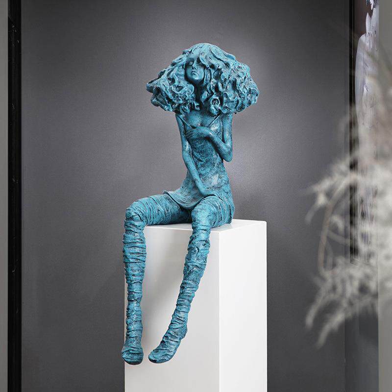 网红摩登女孩抽象雕塑商场展厅人像艺术装饰品玄关坐姿玻璃钢摆件