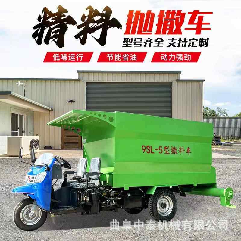 12立方轻卡大型撒料车青储碎草料均匀喂草车柴油款干湿草料喂草车