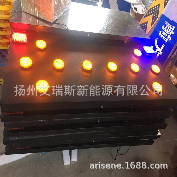 太阳能指示牌导向灯LED太阳能电子牌施工箭头三角指示牌灯