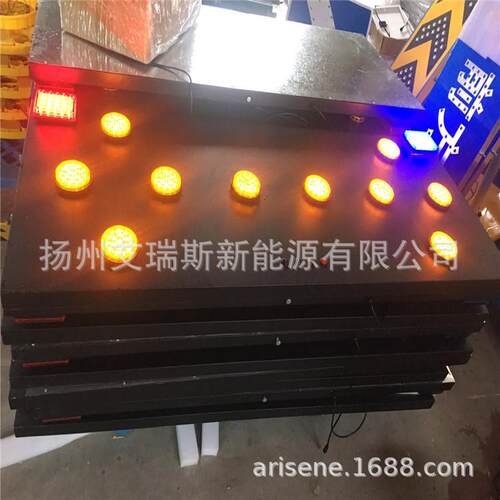 太阳能指示牌导向灯LED太阳能电子牌施工箭头三角指示牌灯