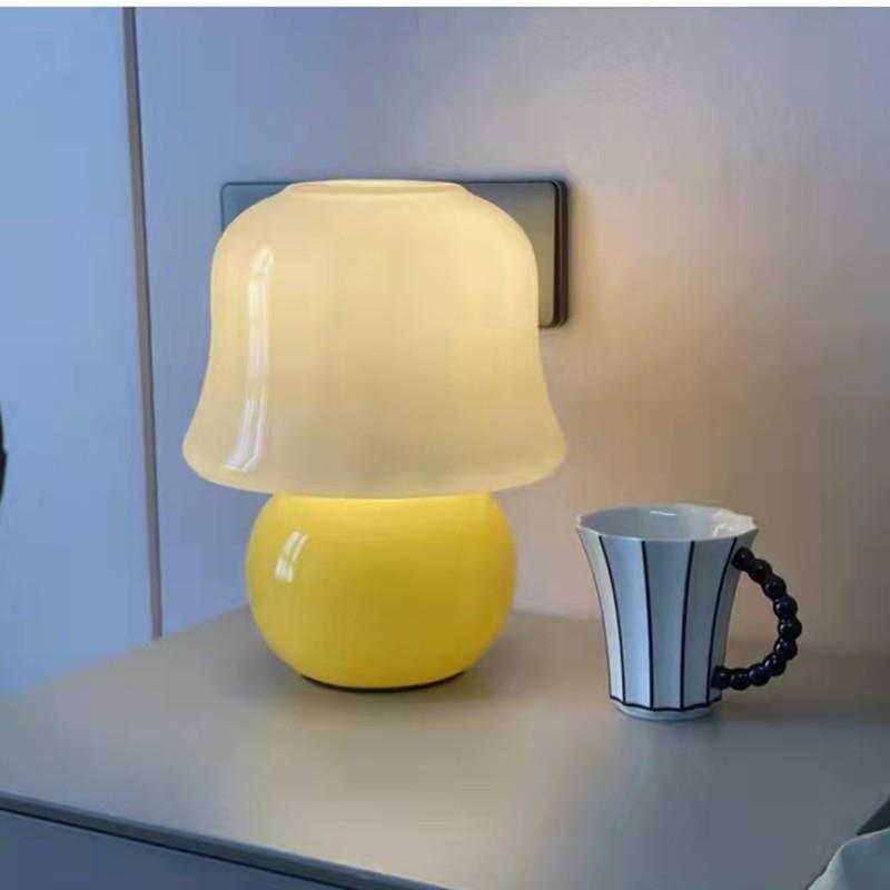 奶油蘑菇台灯中古法式网红卧室床头温馨氛围客厅装饰手工玻璃灯具