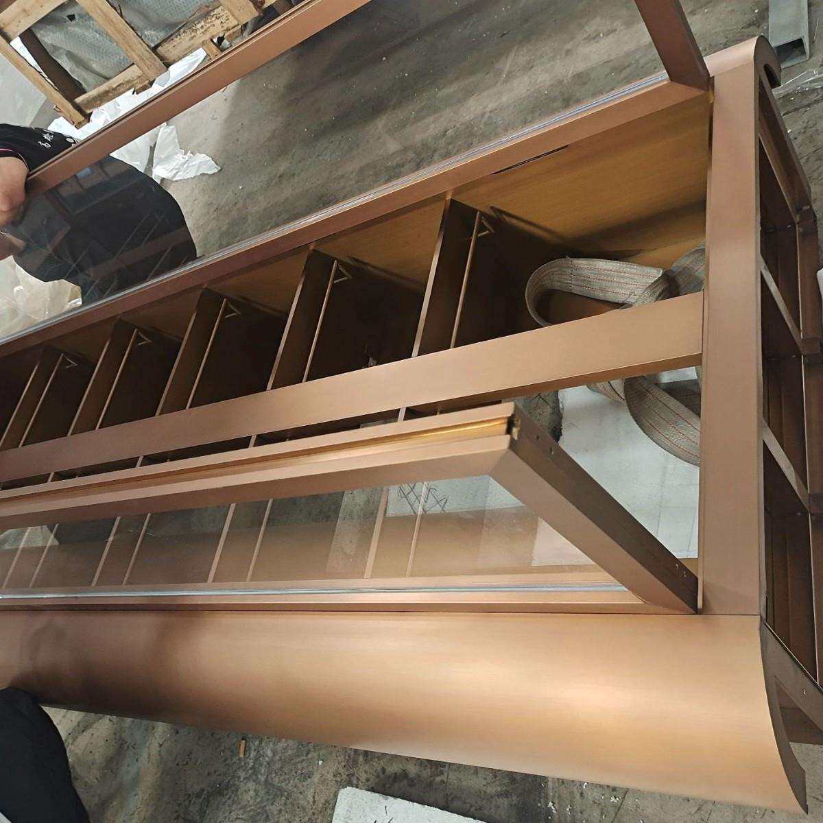 私人别墅酒柜高档轻奢地下室酒窖餐厅恒湿恒温红酒展示架带锁