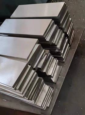 球墨铸铁棒QT500-7光亮板HT250灰口铸铁棒切割零售