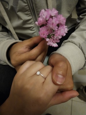 DR捧花群镶求婚钻戒怎么样？是不是真的，如何判断真假