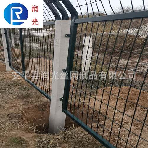 厂家现货供应铁路防护栅栏水泥栅栏高铁防护网铁路围栏网