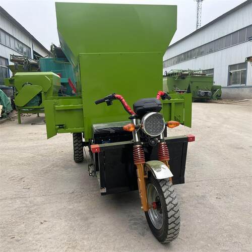 电动小过道牛羊撒料车毛驴养殖场饲草投喂车3立方养殖场撒草机