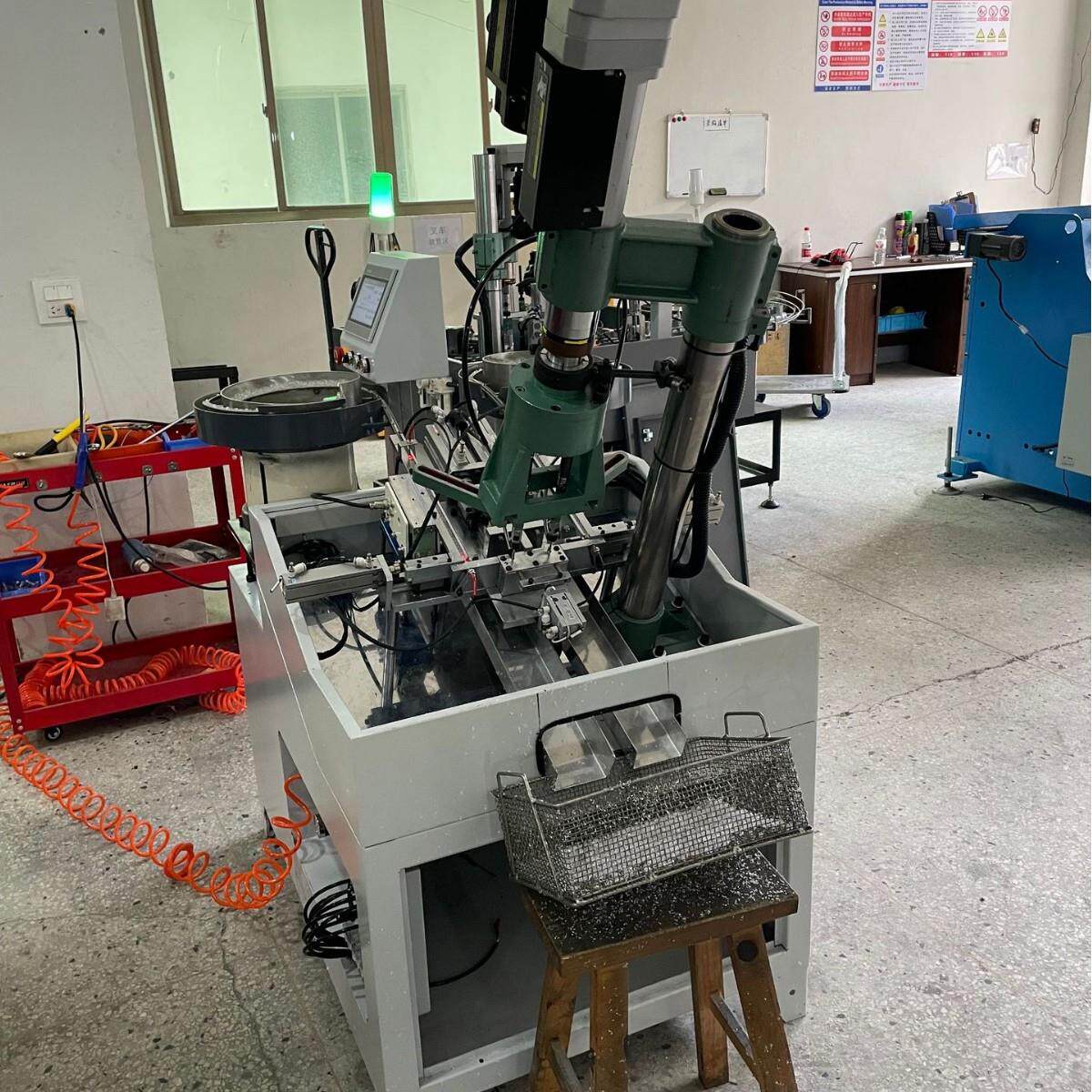 塑料数控伺服双头全自动攻丝机平行式转盘式双轴钻孔攻牙倒角设备