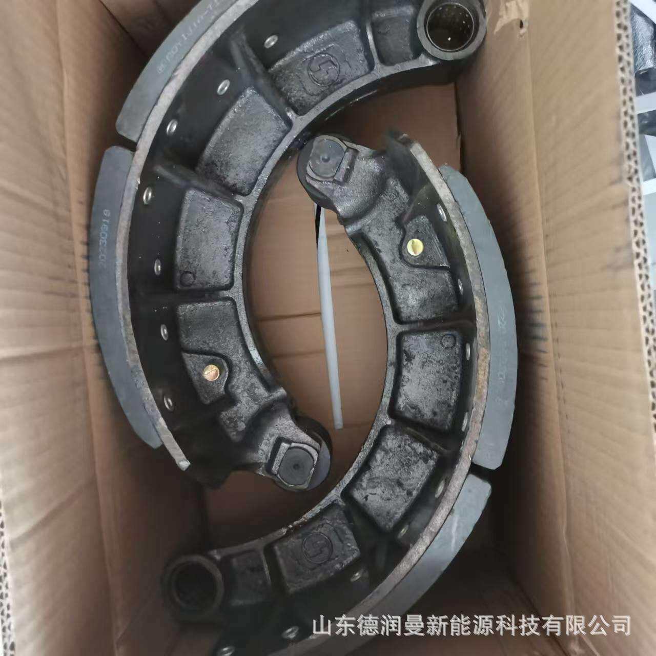 供应重型卡车刹车片,刹车衬片,制动衬片,摩擦片WG9231342069