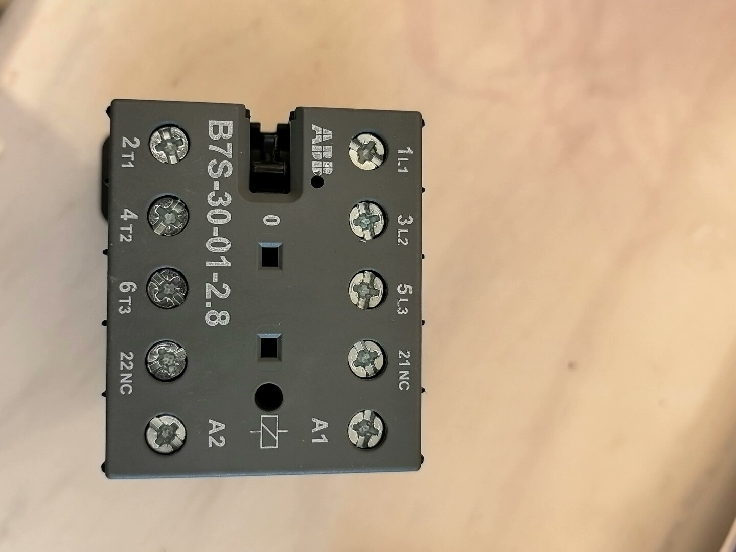 ABB接触器，B7S-30-01-2.8，全新。