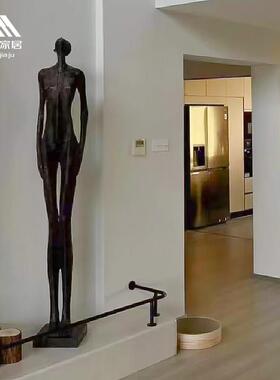 玄关入户大堂装饰艺术抽象客厅电视柜大型落地仰望者人物雕塑摆件