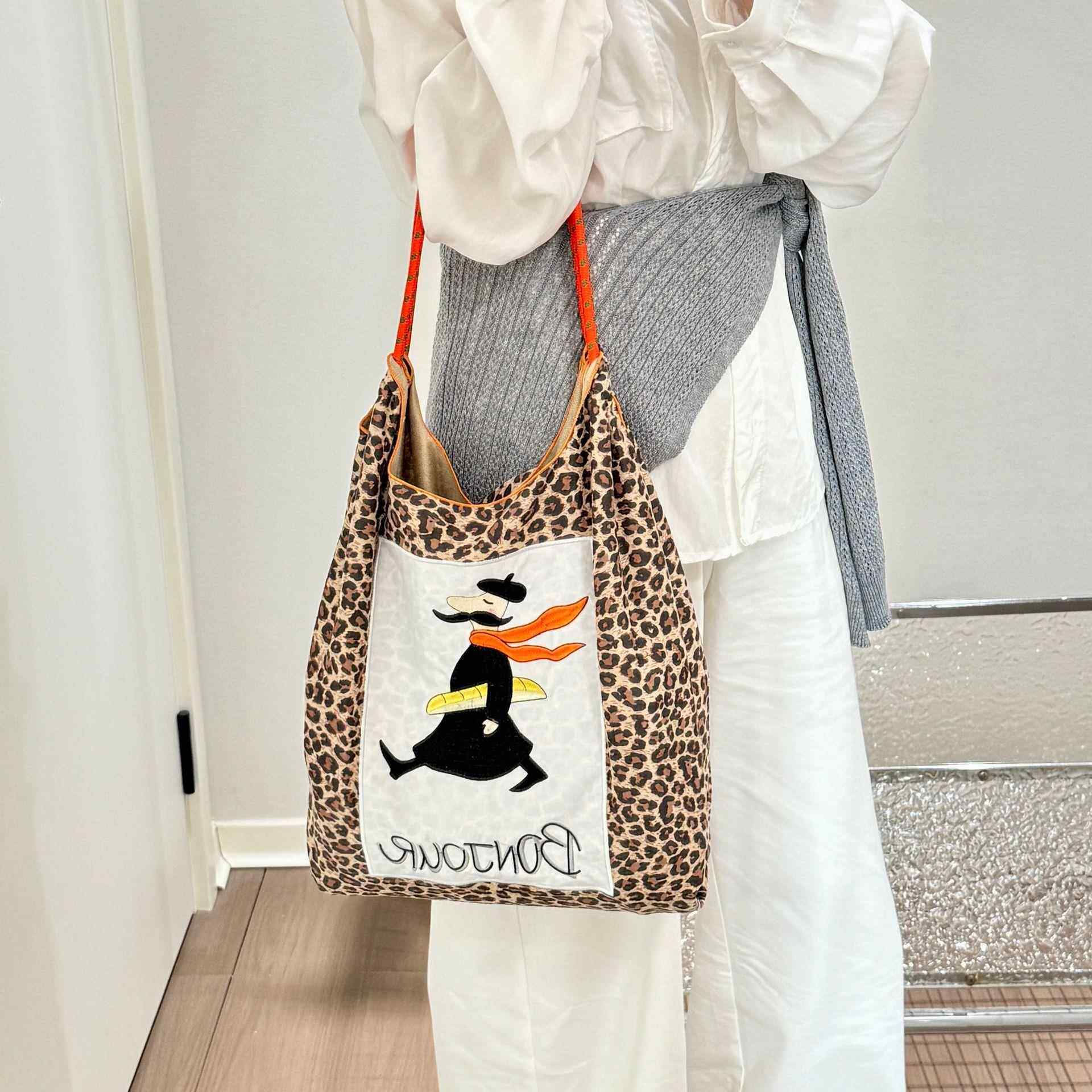 2025新款豹纹小众百搭卡通可爱帆布包潮流文艺刺绣通勤单肩托特包