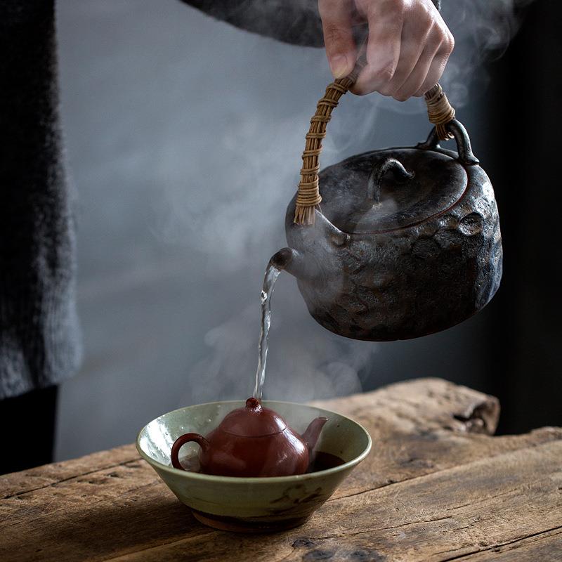 围炉煮茶复古粗陶茶壶可碳烧煮茶锤纹藤编提梁茶壶干烧炉冬日暖茶