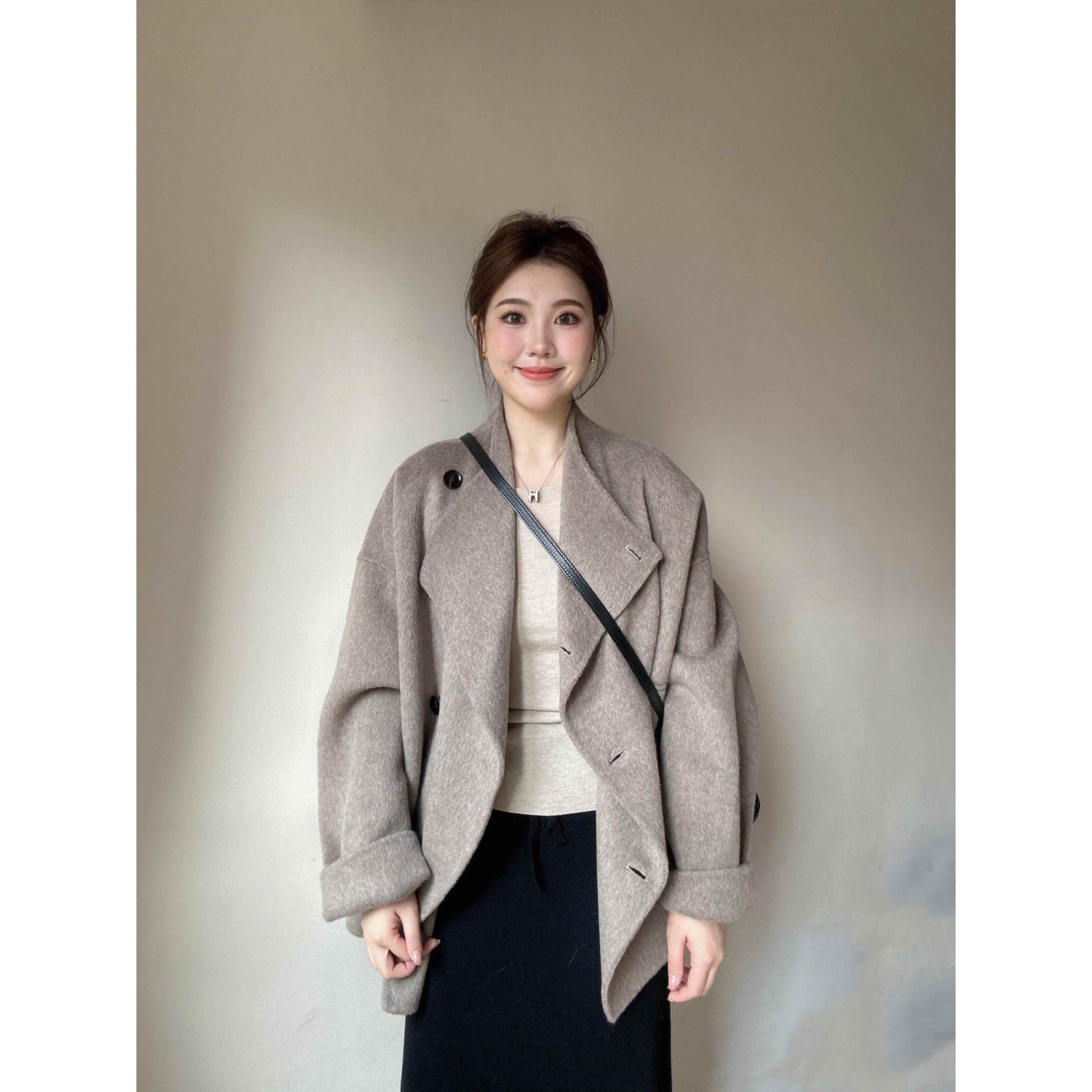 高级感翻领毛呢外套女冬季大码胖mm宽松赫本风复古不对称呢子大衣